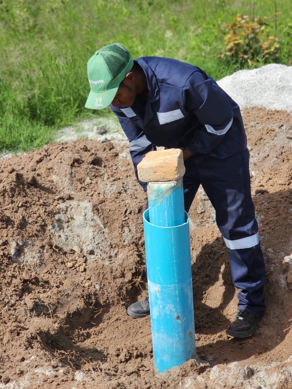 Borehole pipe fitting